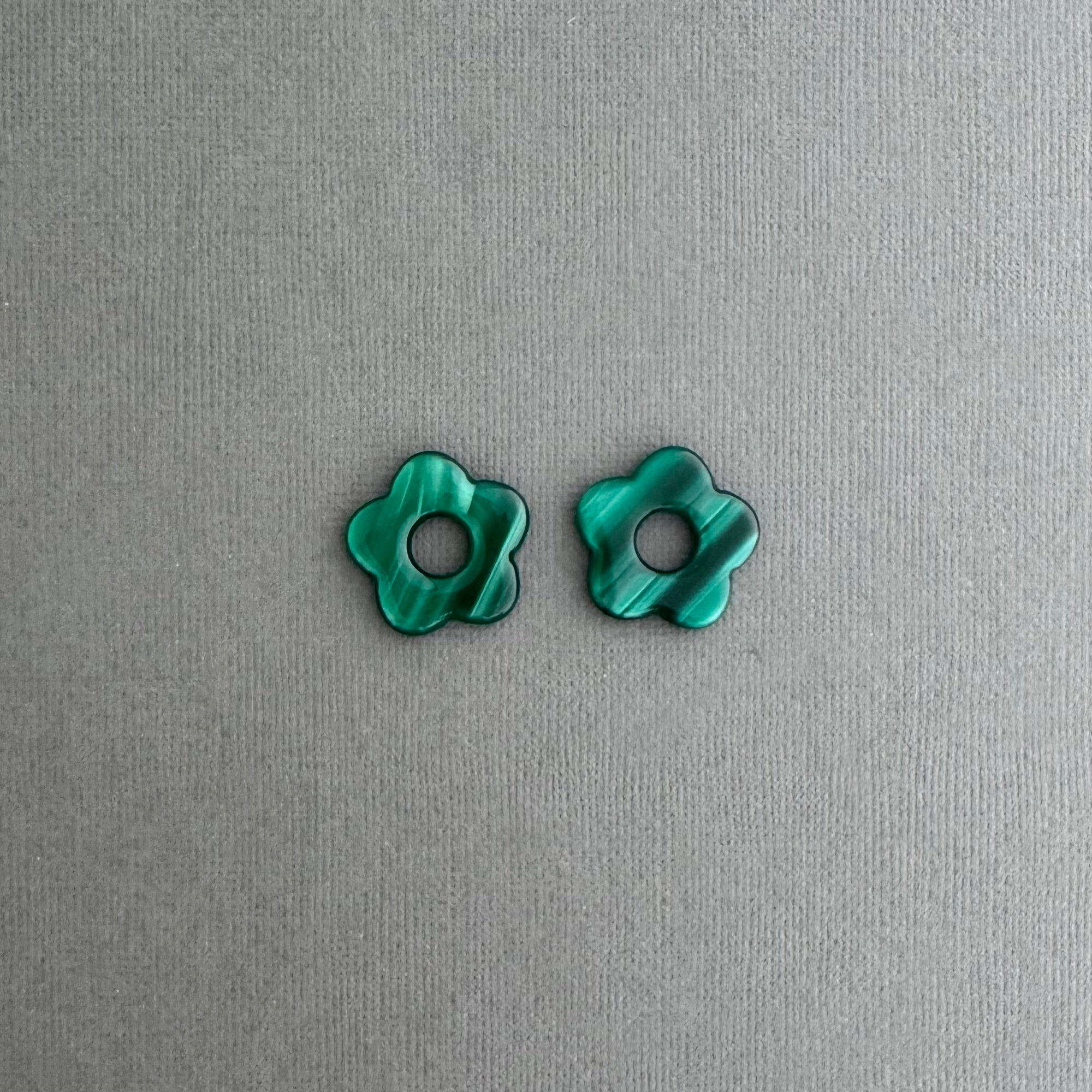 FLOWER CHARM - MALACHITE